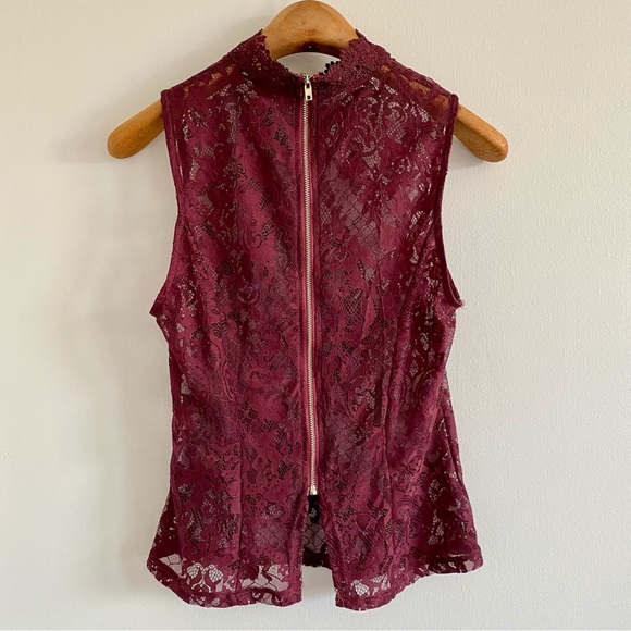 Privy Burgundy Crochet Lace Sleeveless Top Size Medium - Picture 4 of 5